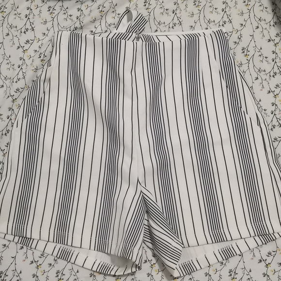 Striped black & white shorts - Picture 1 of 4
